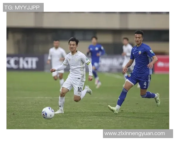 中间有范的足球明星如何在场上展现个人魅力与团队精神